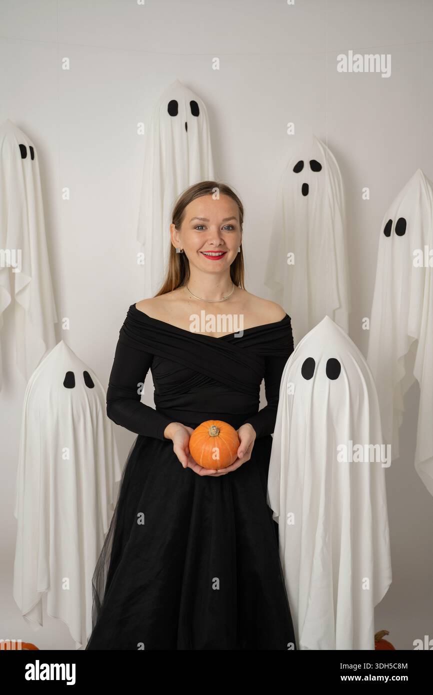 Ghost woman black dress hi-res stock photography and images - Alamy