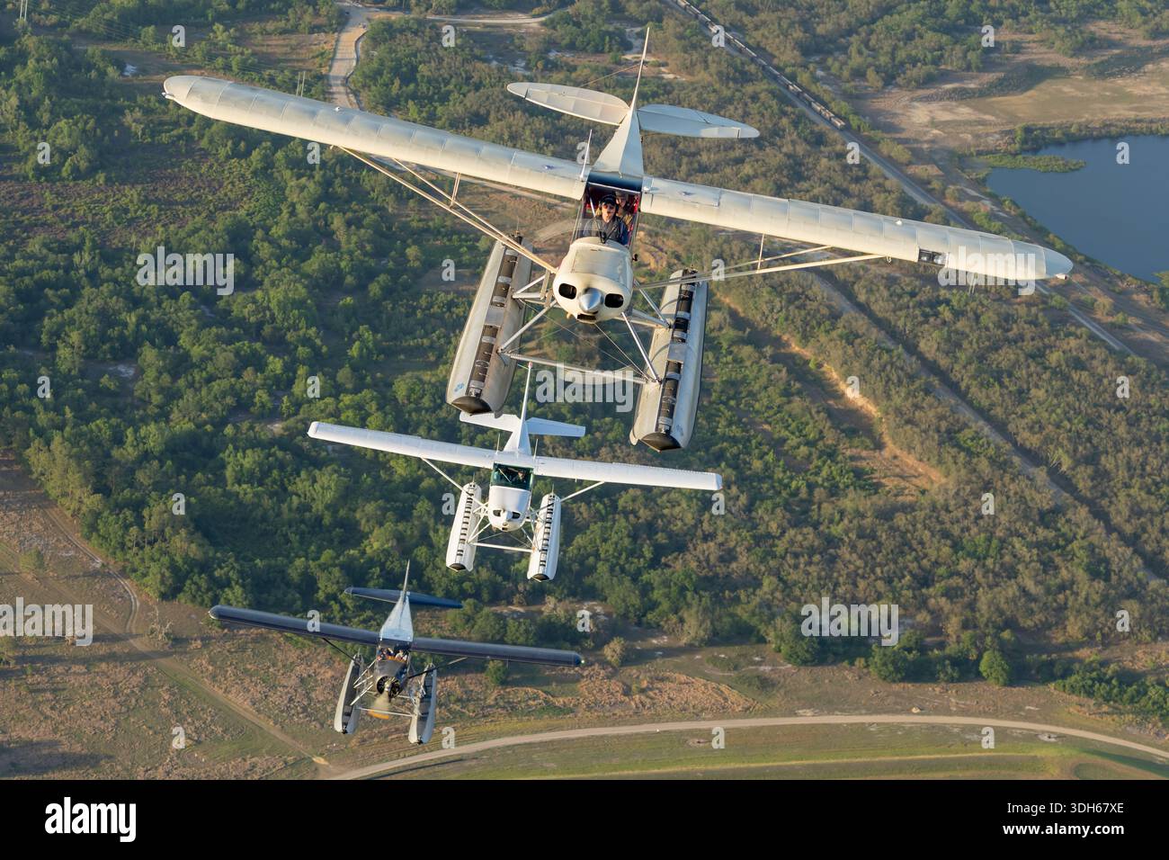 The formation includes Cessna 172S Skyhawk II N1430V, Piper PA-18 Super ...