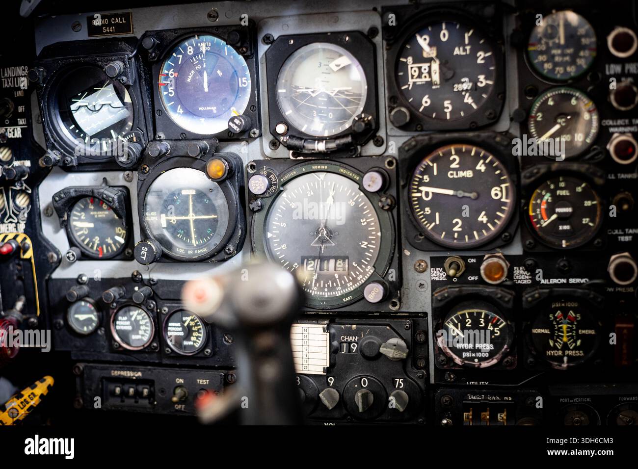 Aircraft instrument dials hi-res stock photography and images - Alamy