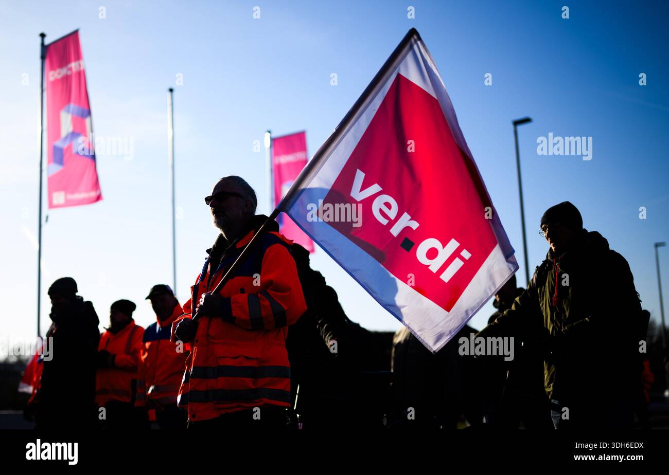 Germany Auto Strike Hanover, Germany. 20th Jan, 2026. Employees demonstrate as part of the ...