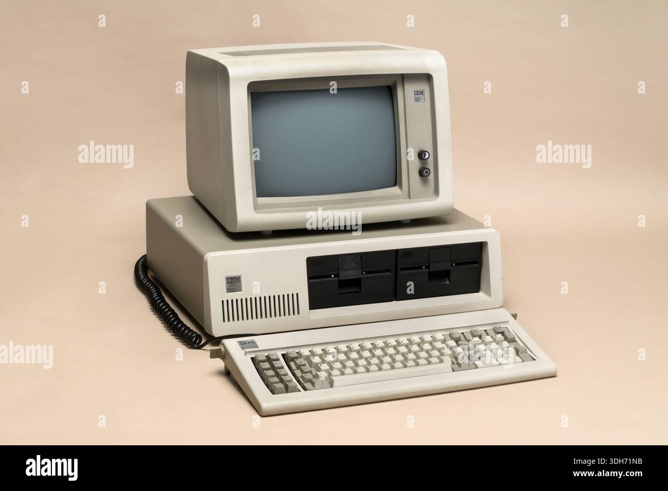 Ibm computer old hi-res stock photography and images - Alamy