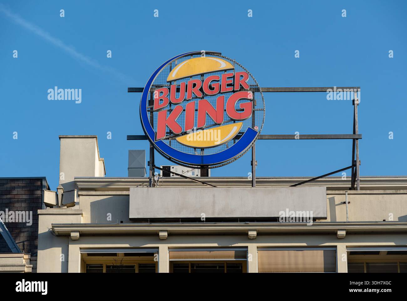 Burger king exterior logo sign hi-res stock photography and images