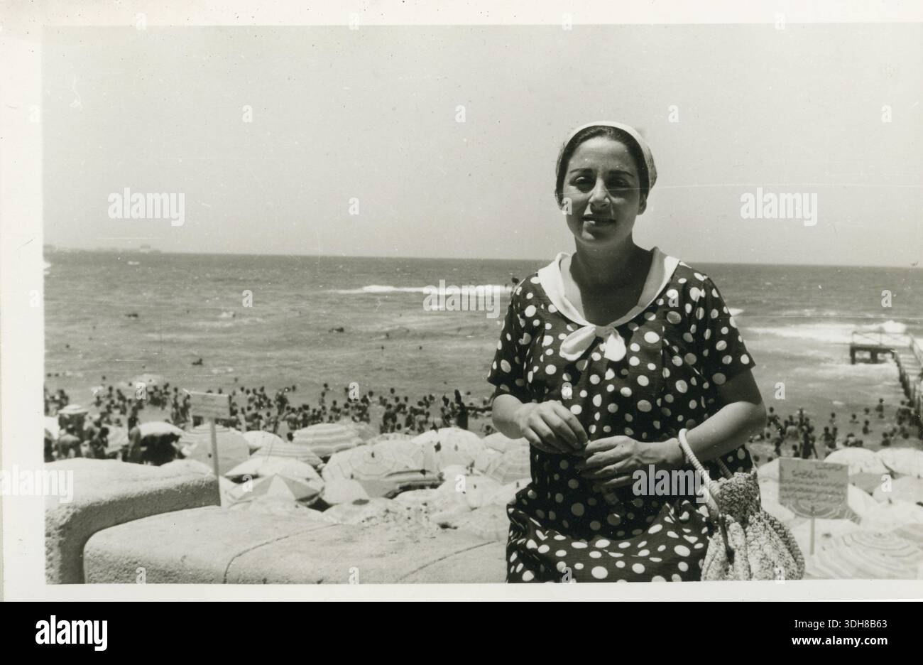 1950's beach fashion hi-res stock photography and images - Alamy