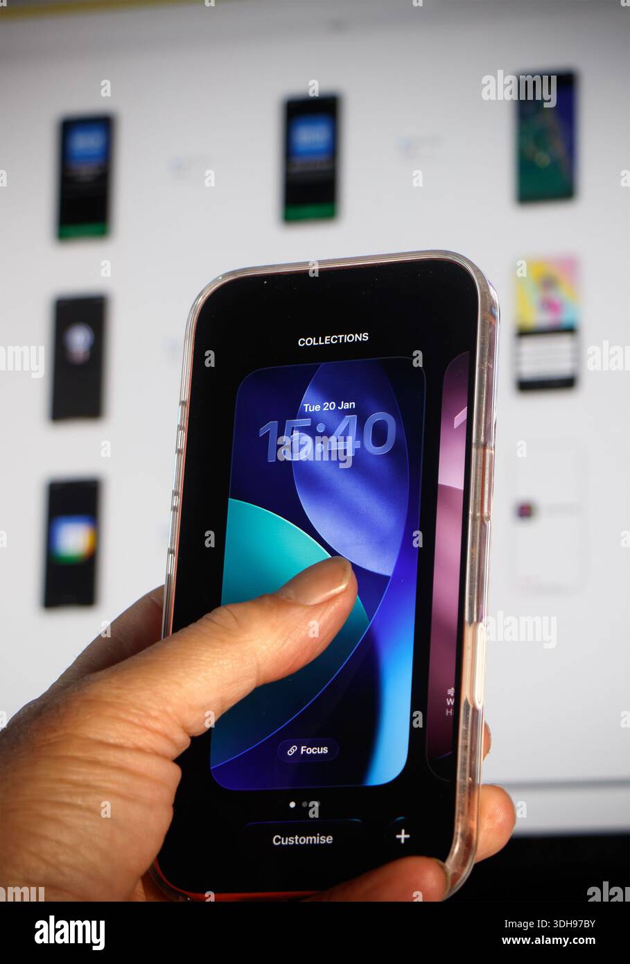 Iphone lockscreen hi-res stock photography and images - Alamy