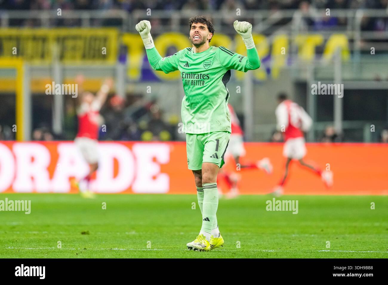 David Raya Gabriel MILAN, ITALY - JANUARY 20: goalkeeper David Raya of Arsenal celebrates ...