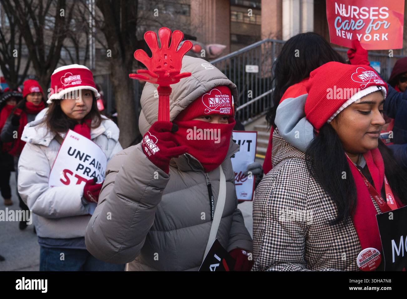 Nurses of the New York State Nurses Association picket outside of Mount ...