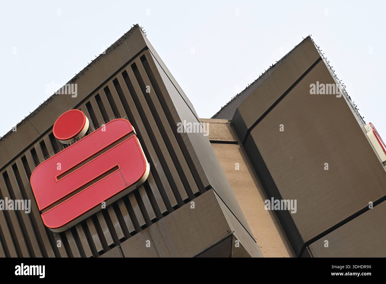 Das Logo der Sparkasse in Gelsenkirchen am Heinrich Koenig Platz ...