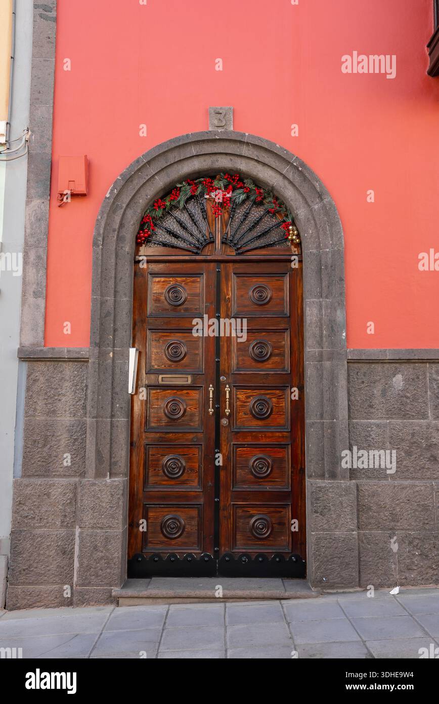 Dark volcanic stone facade hi-res stock photography and images - Alamy
