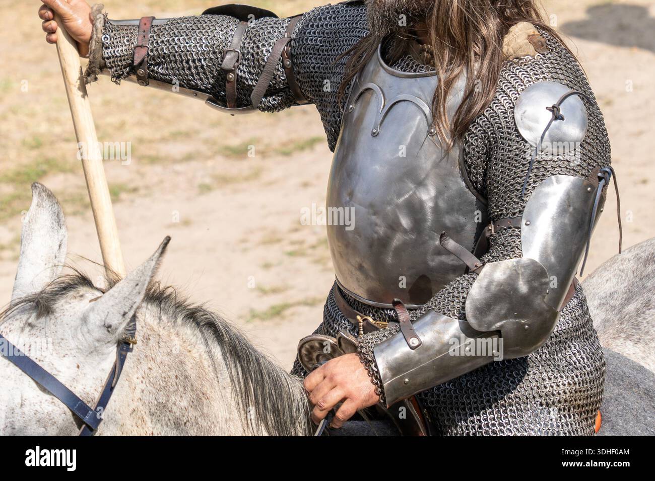 Knight Def Knight on horseback medieval hi-res stock photography and images - Alamy