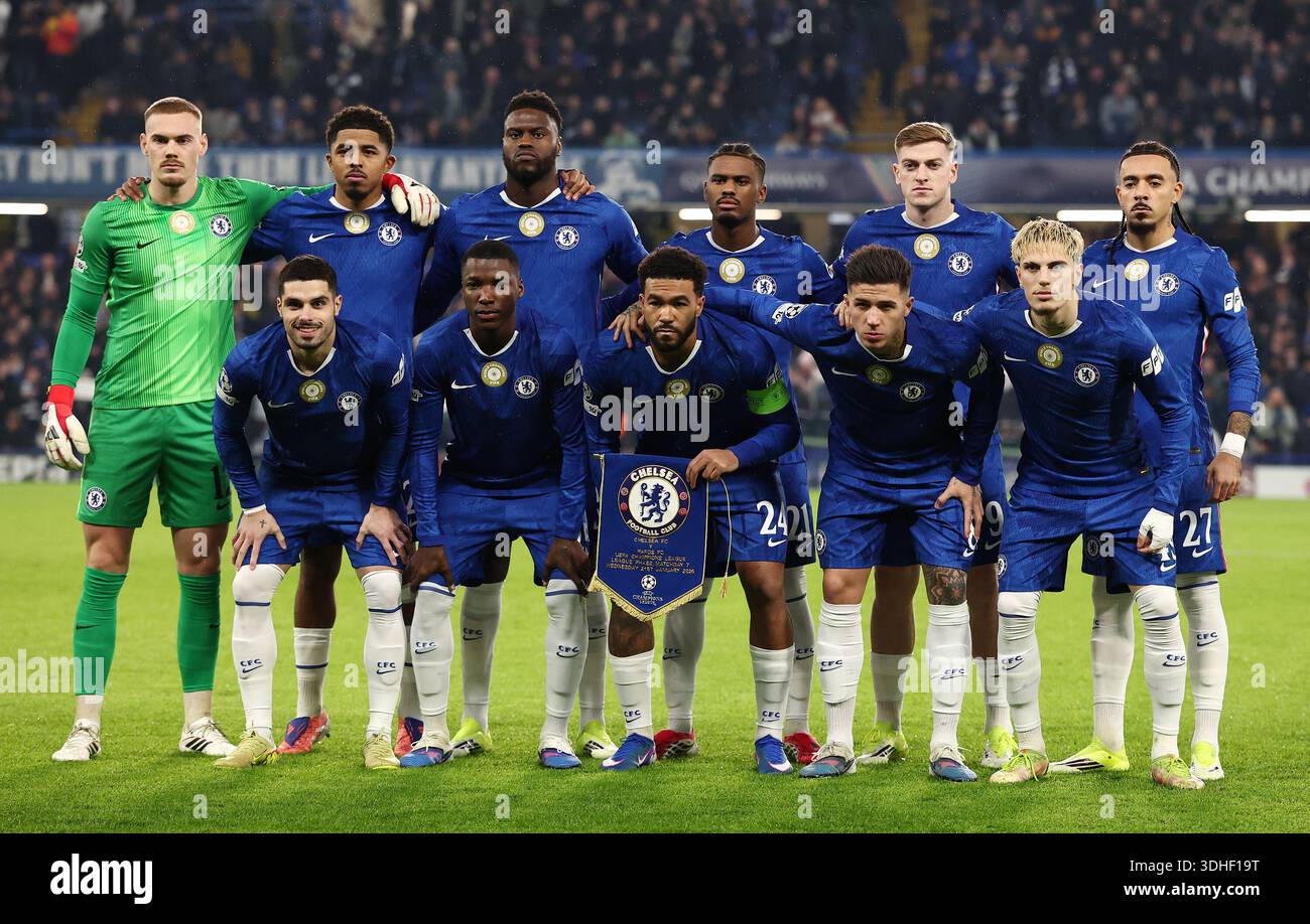 London UK 21st Jan 2026 The Chelsea Team Line Up During The Chelsea london-uk-21st-jan-2026-the-chelsea-team-line-up-during-the-chelsea