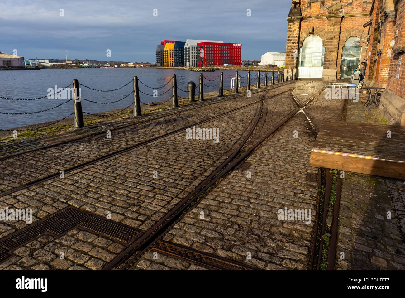 Converted former dockside buildings hi-res stock photography and images ...