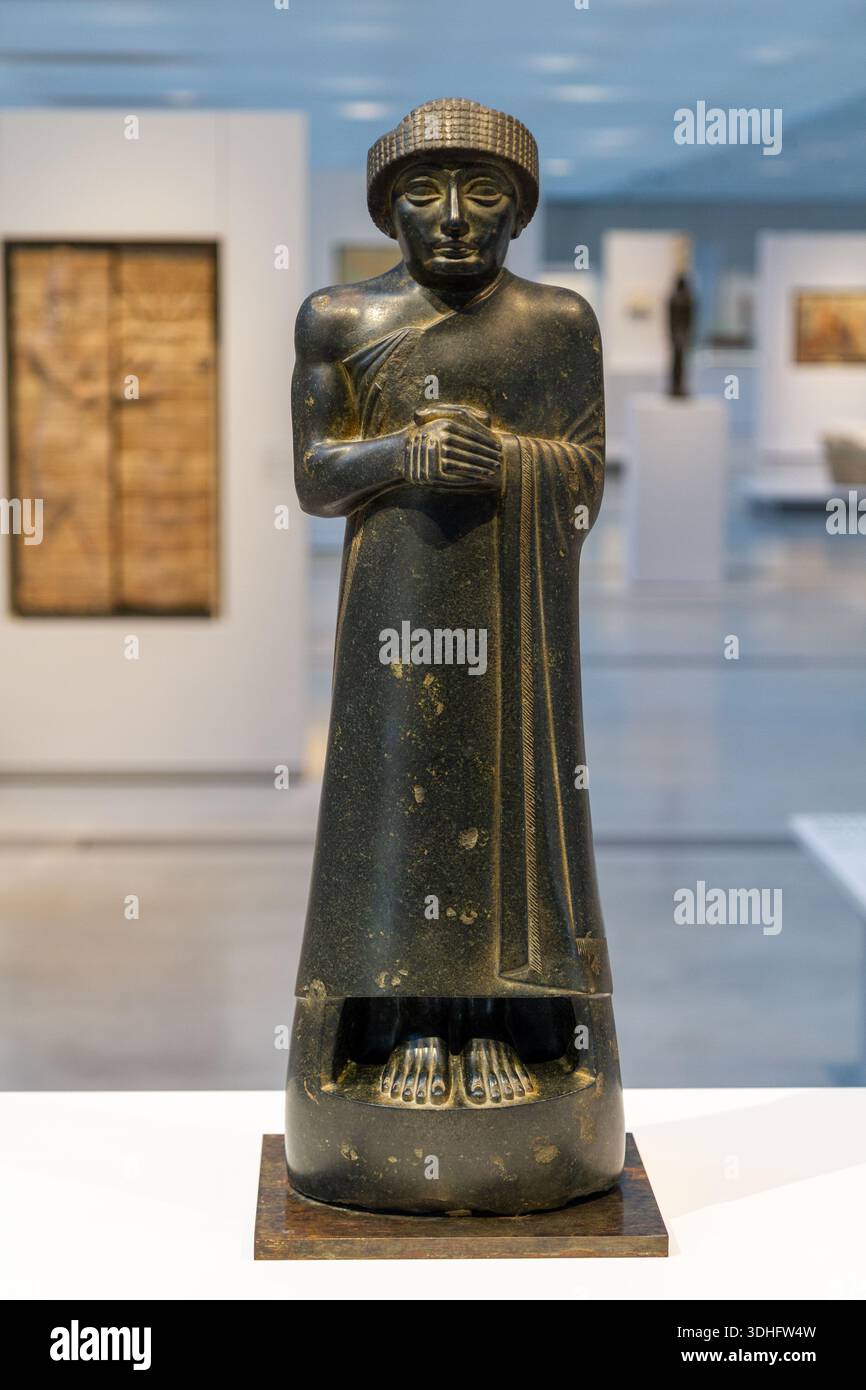 Diorite statue of Gudea, the ruler of the state Lagash. Artifact found in Girsu (today's Tello) in Mesopotamia (present-day Iraq). About 2120BC. - Stock Image