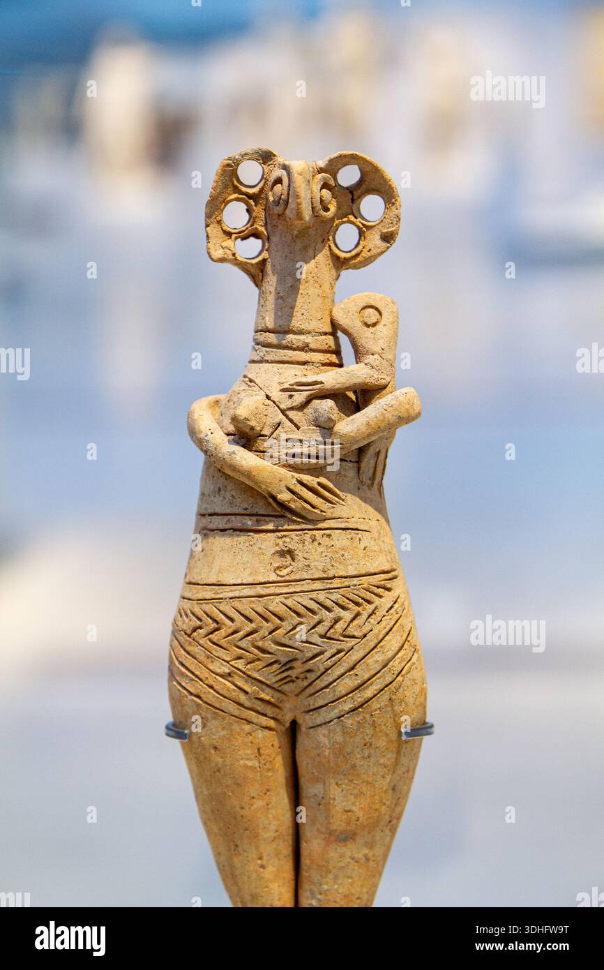 Terracotta statue of a nude woman holding a child, possibly a fertility goddess. Circa 1400–1200 BC. From Tyre (Sour), in present-day Lebanon. - Stock Image