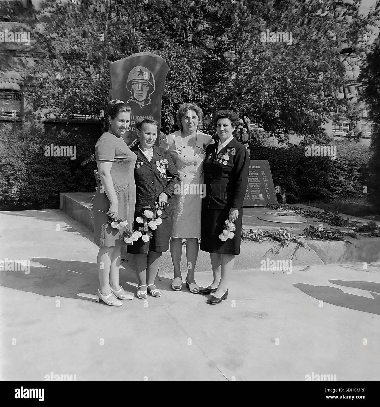 Women dresses 1980s hi-res stock photography and images - Page 2 - Alamy