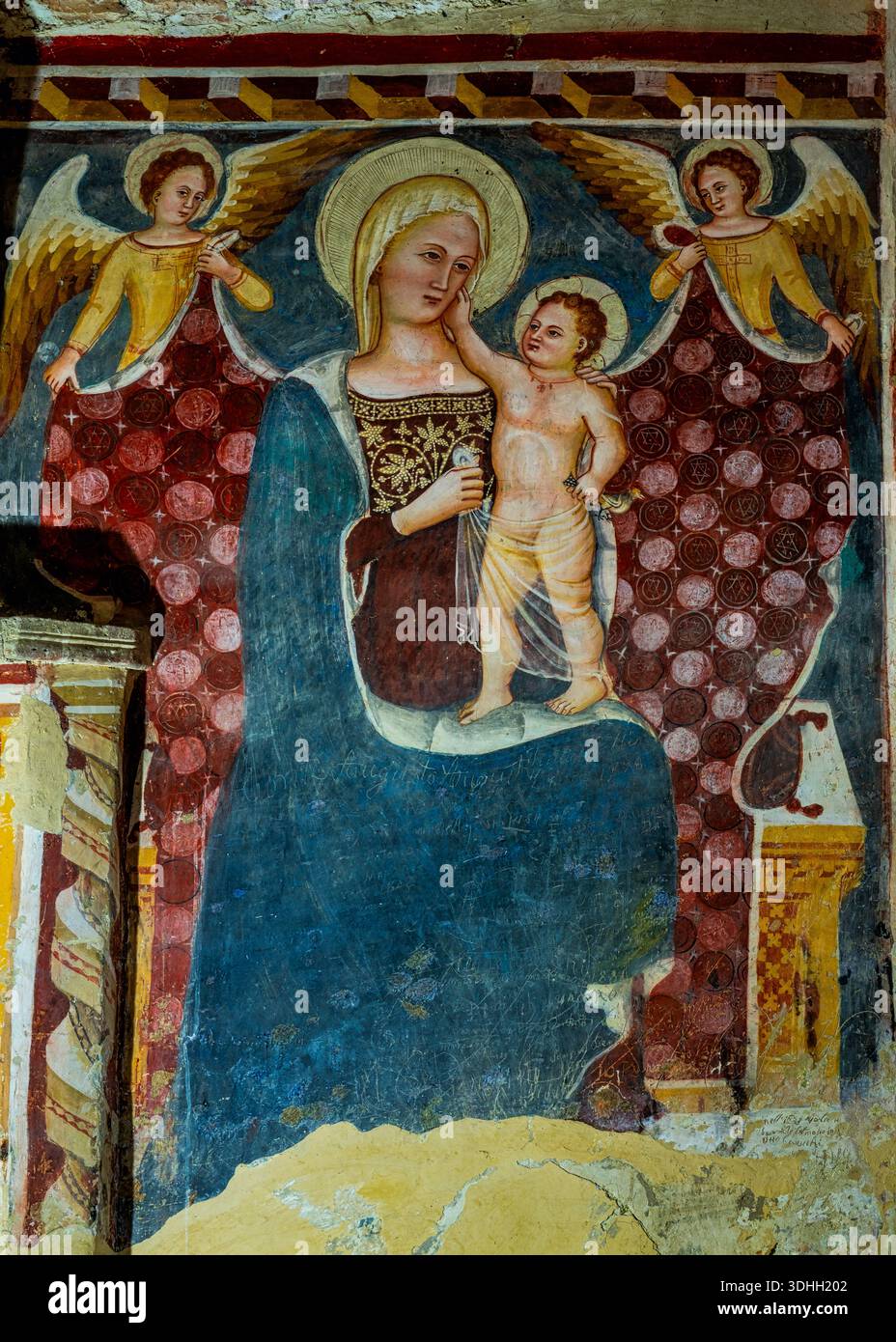 The virgin and child with two angels hi-res stock photography and ...