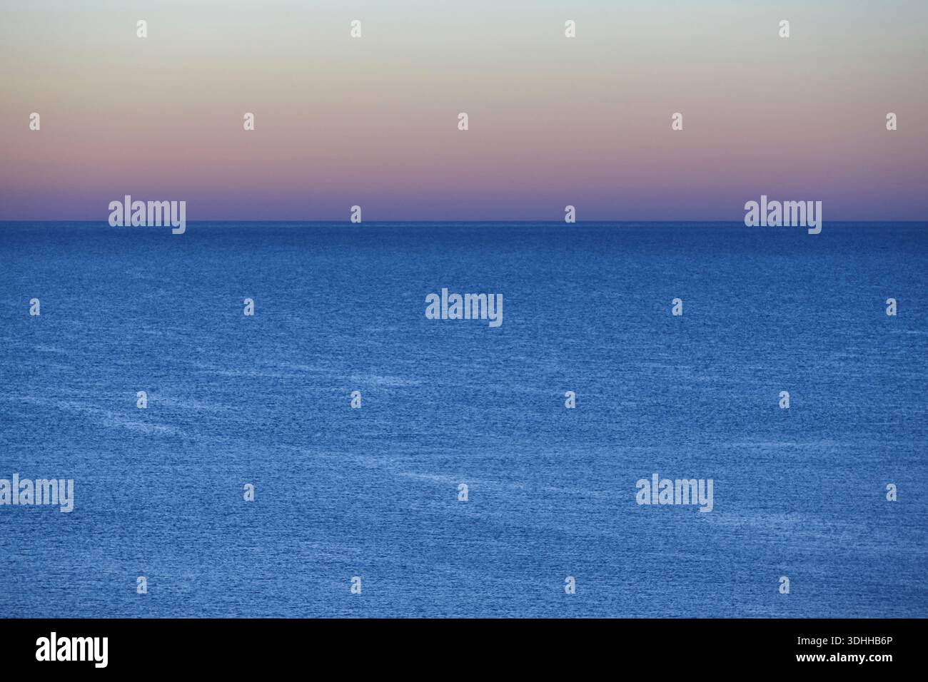 Horizon line hi-res stock photography and images - Alamy