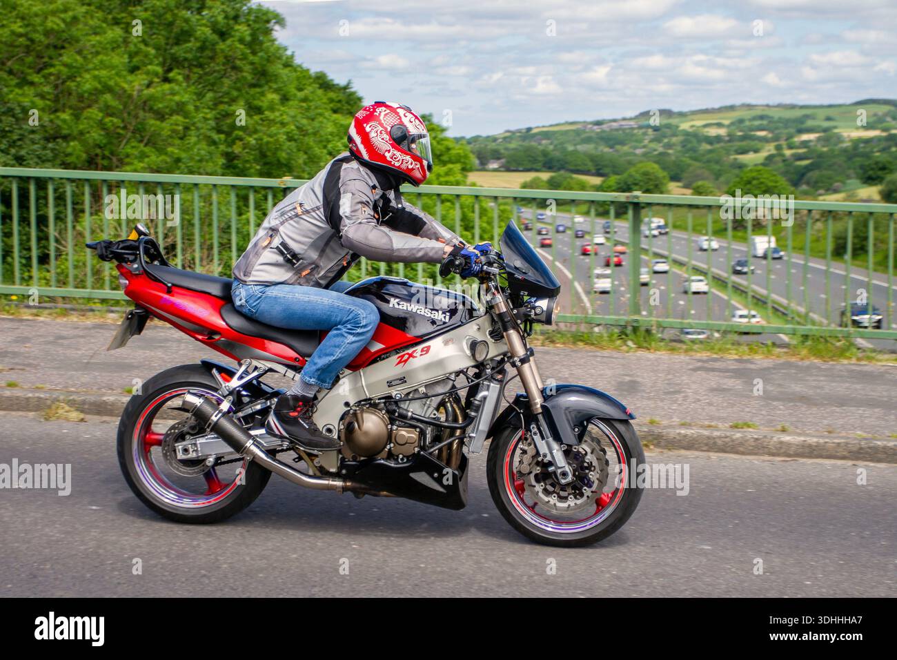 Kawasaki zx 9r hi-res stock photography and images - Alamy