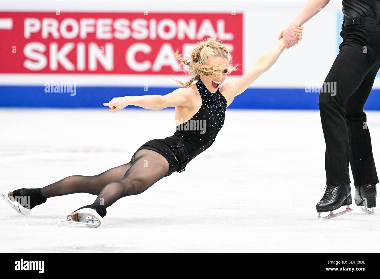 Beijing, China. 22nd Jan, 2026. Emilea Zingas (L) and Vadym Kolesnik of ...