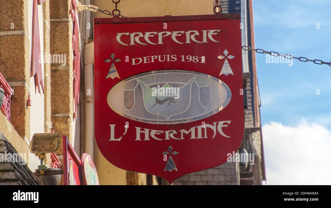 Traditional french decor hi-res stock photography and images - Alamy