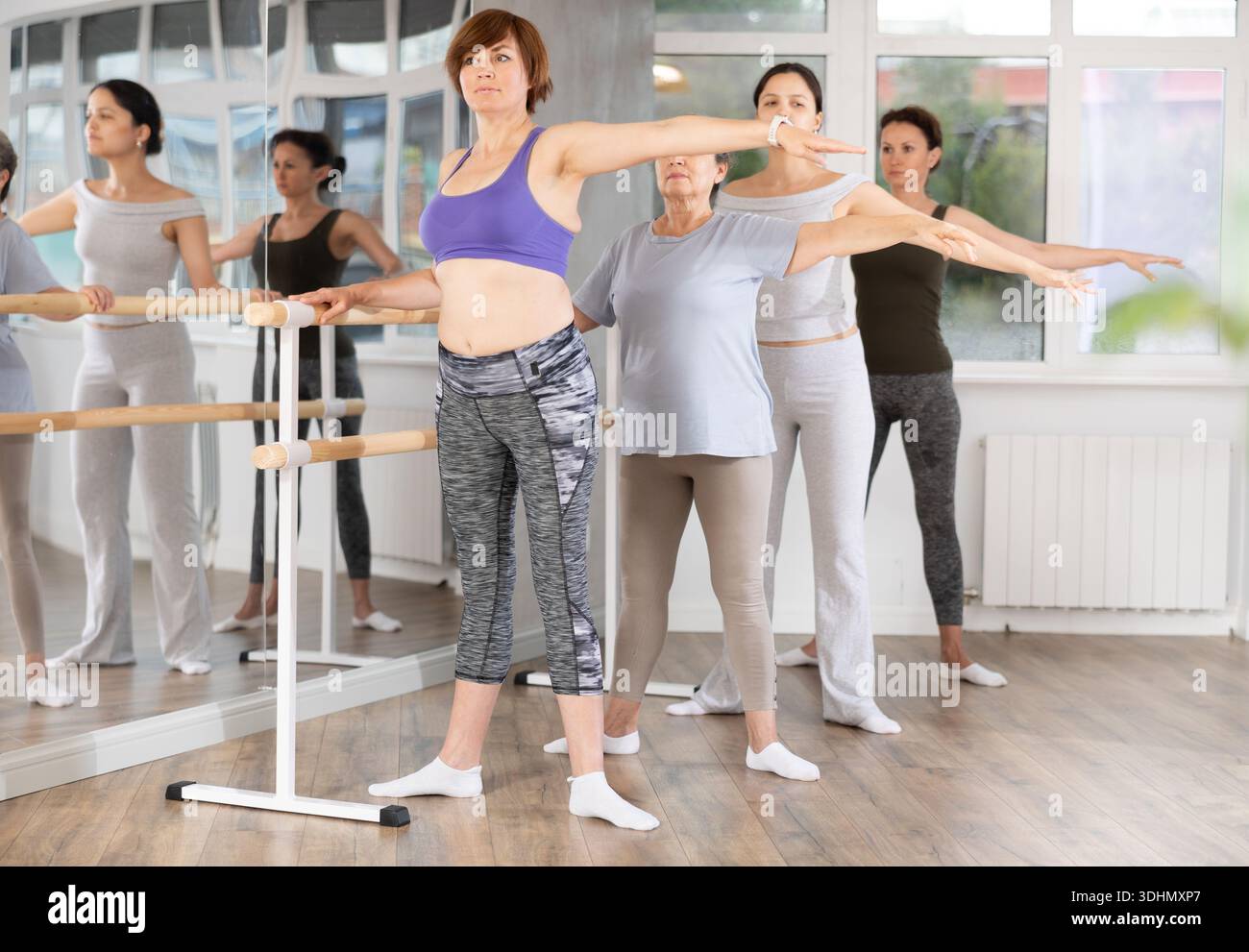 Ballet second position hi-res stock photography and images - Alamy