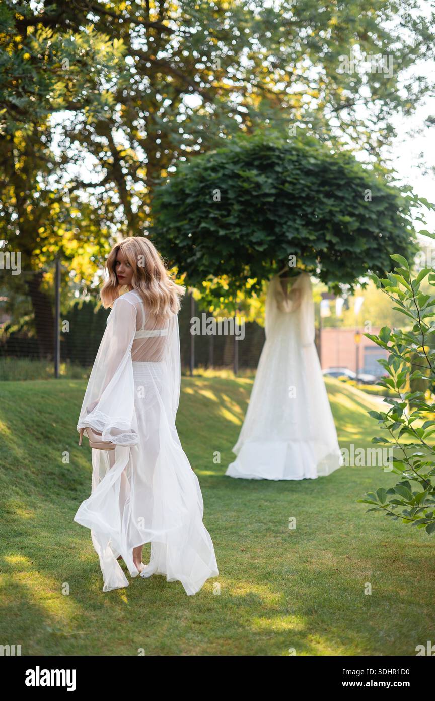 Wedding Dress Jessica Wright Blue Lace Dress Party Cocktail Dresses Shop  Pre-Loved Styles Vinted