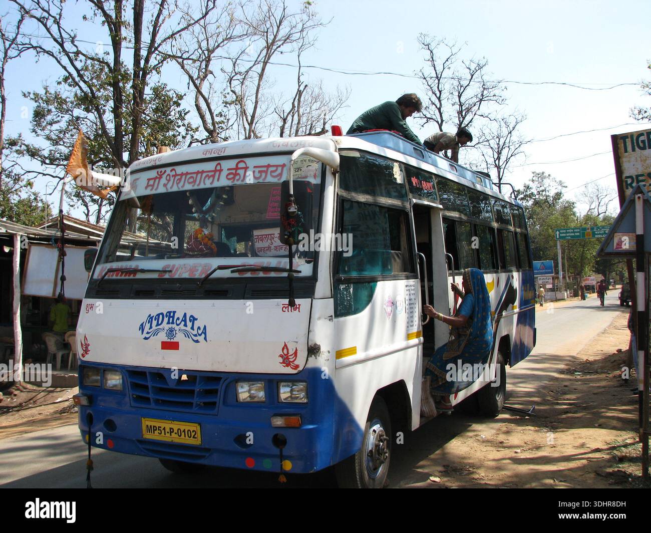 Parked indian bus hi-res stock photography and images - Alamy