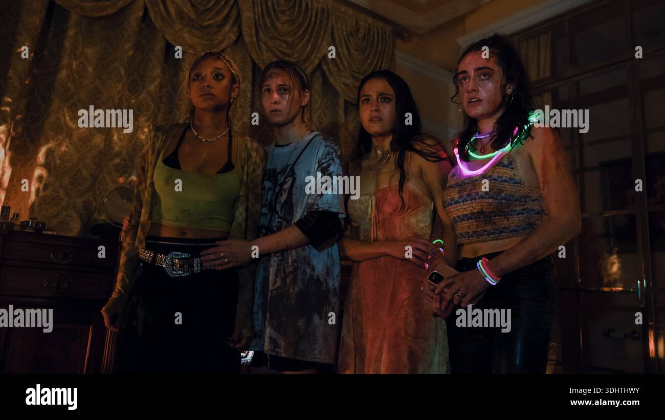 bodies-bodies-bodies-2022-amandla-stenberg-as-sophie-maria-bakalova
