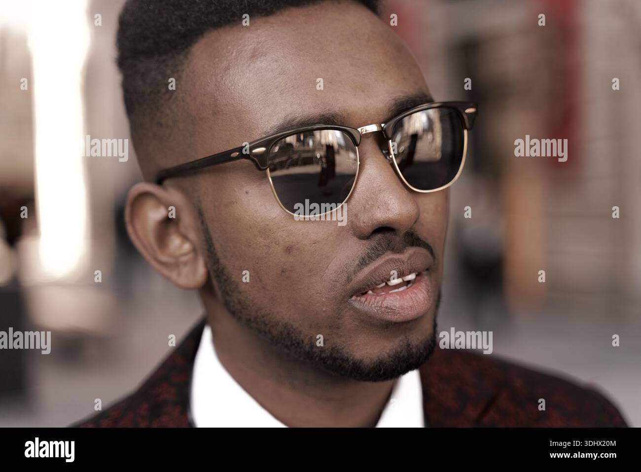 Thoughtful man in sunglasses looking confidently towards the distance, preparedness, troubled, perplexed, perplexedness, challenged, challenge, poised Stock Photo