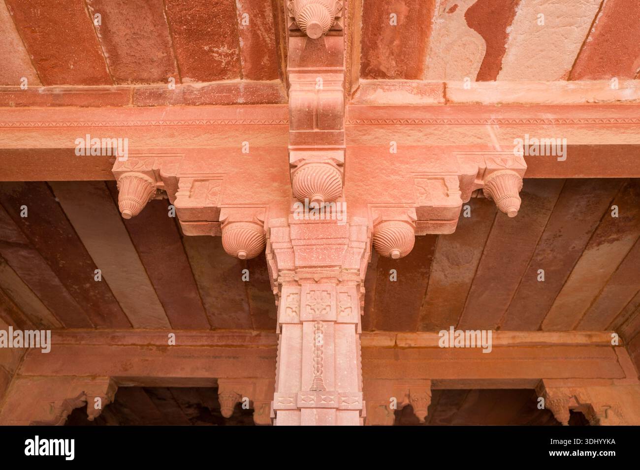 Bracket architecture hi-res stock photography and images - Alamy