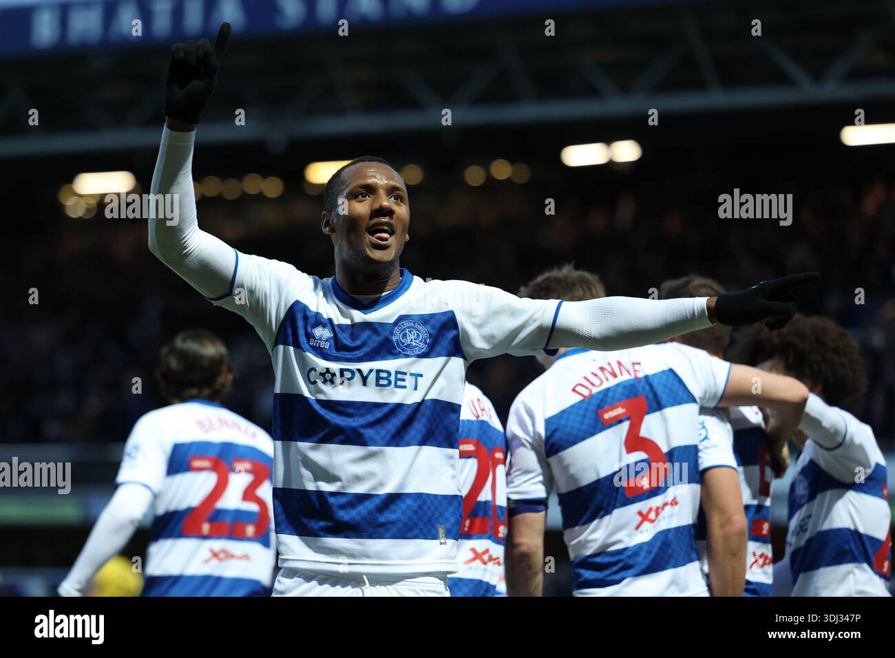 Queens park rangers wrexham hi-res stock photography and images - Alamy
