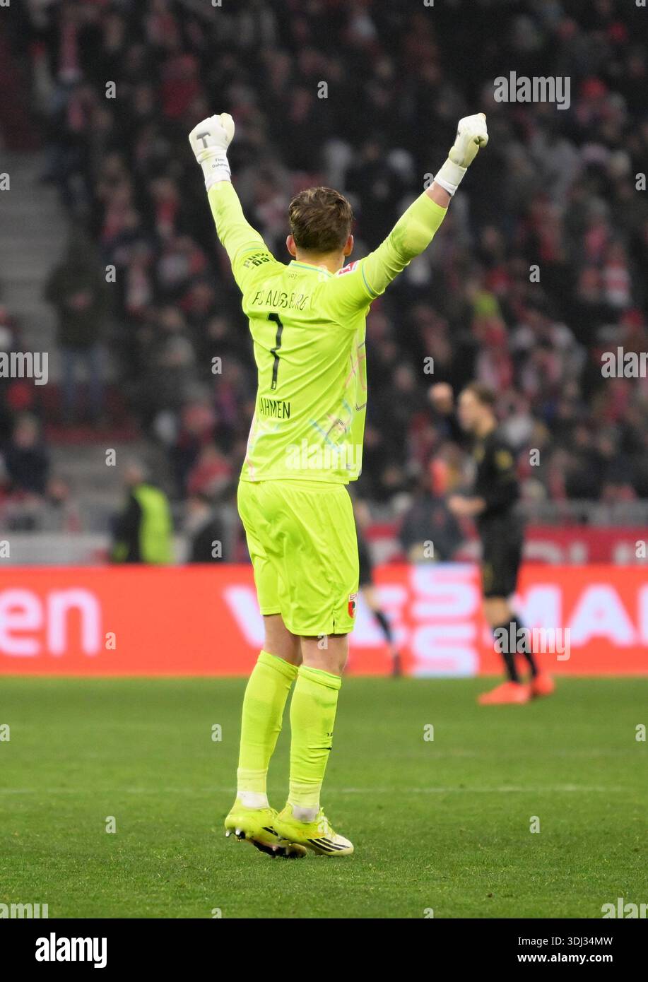 Augsburg Coach Manuel Baum Addresses Finn Dahmen Bayern Munich Links