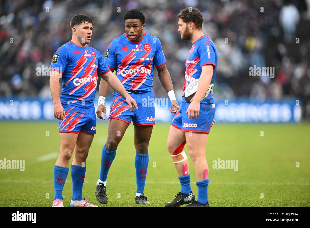 Samuel Ezeala of Stade Francais and Tawera Kerr Barlow of Stade ...
