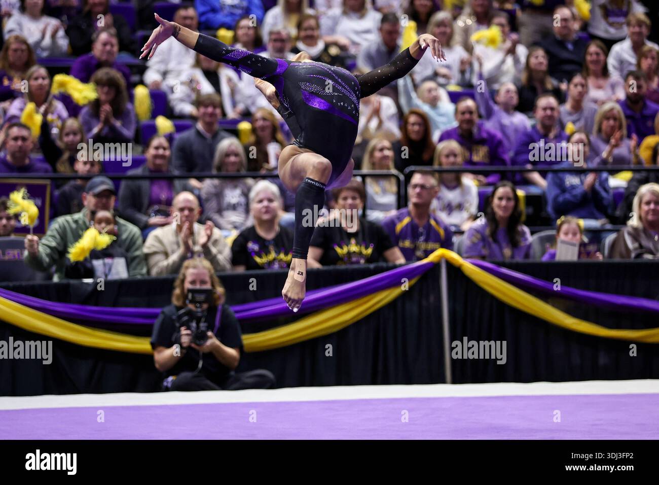 January 23, 2026: LSU's Amari Drayton performs her floor routine during ...