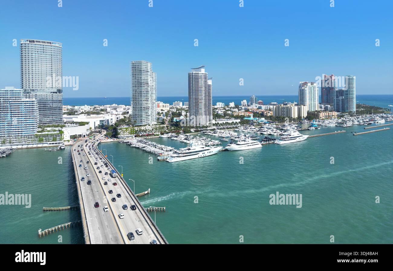 The iconic South Miami Beach skyline. Summer holiday vibes on Miami ...