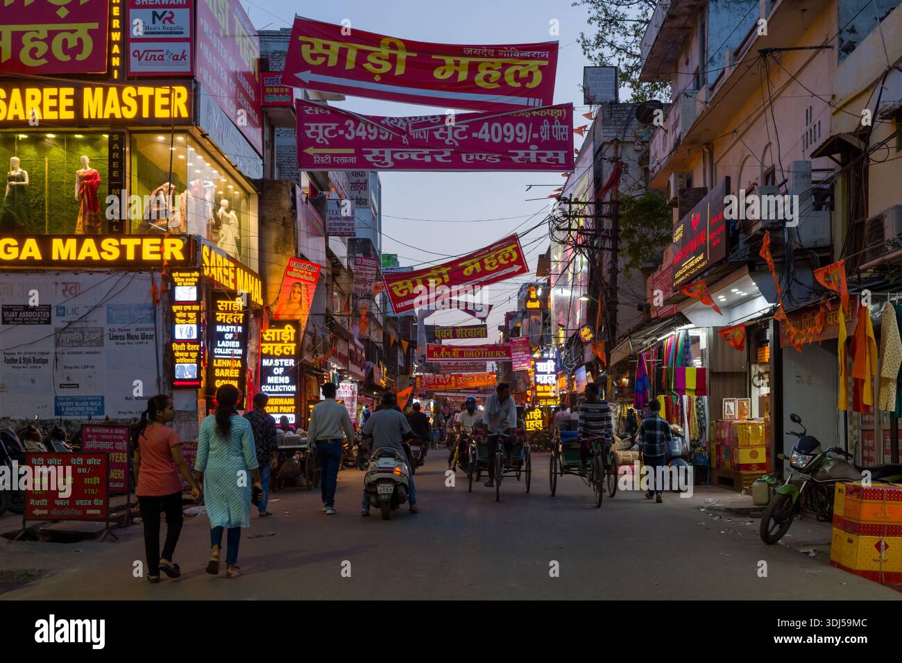 Lucknow Strrets Lucknow, India - March 16, 2024: The image shows a bustling urban ...