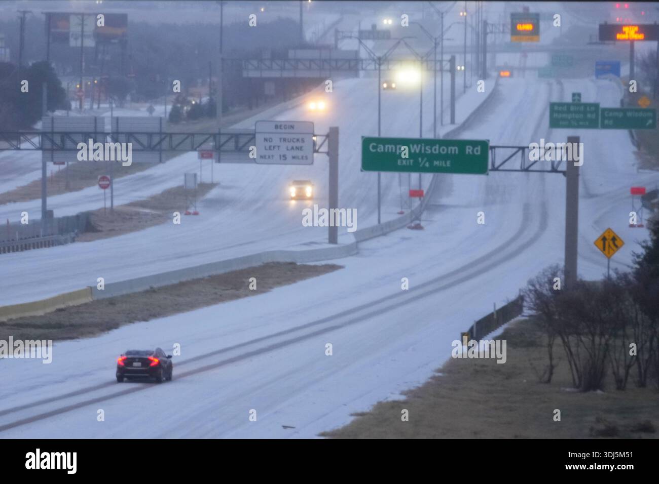 Snow 67 Snow and ice accumulates on Highway 67 during a winter storm Saturday ...