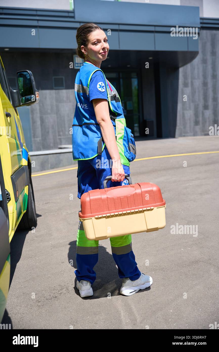 Female paramedic ready emergency hi-res stock photography and images ...