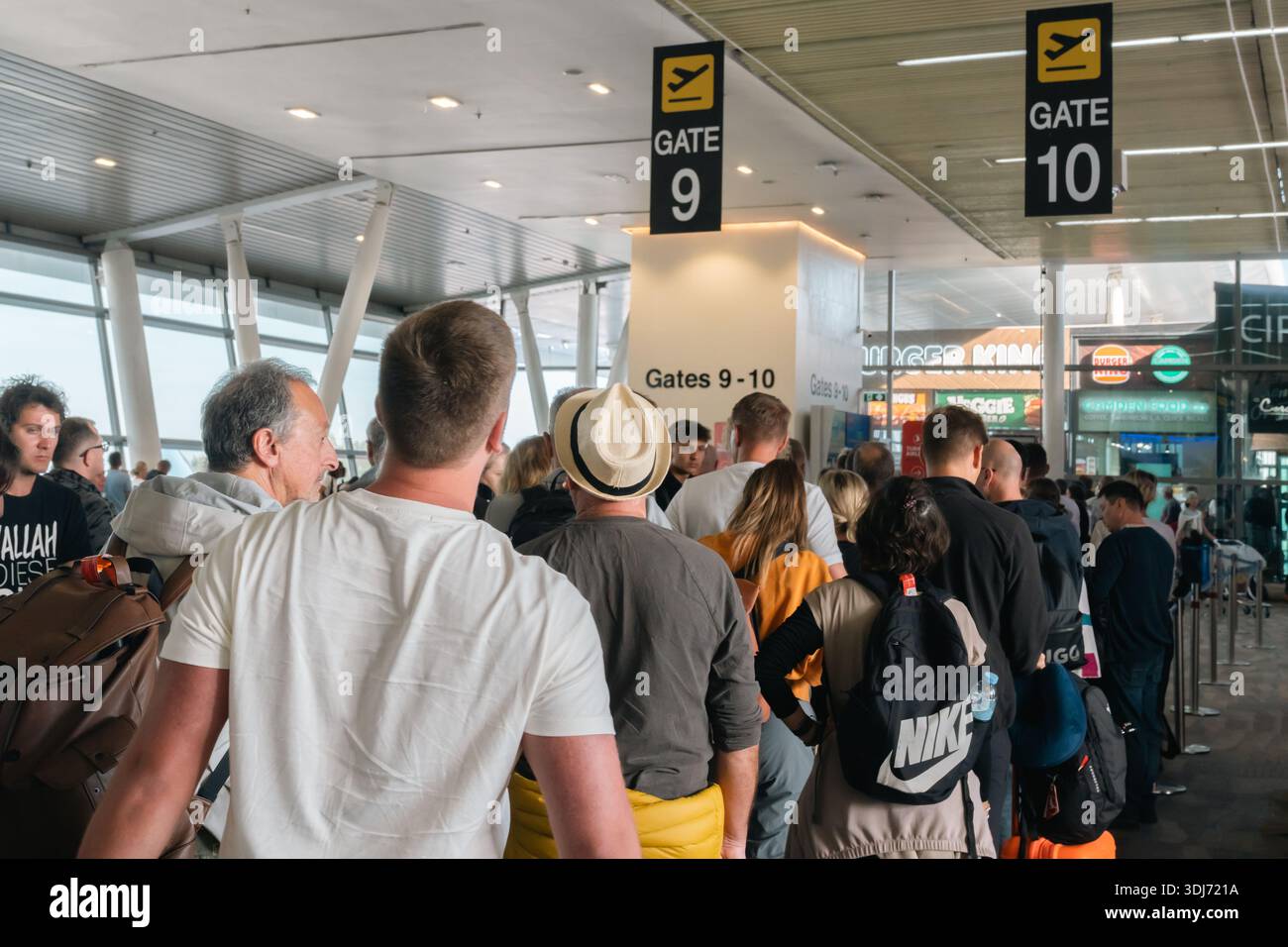 Boarding gates hi-res stock photography and images - Alamy