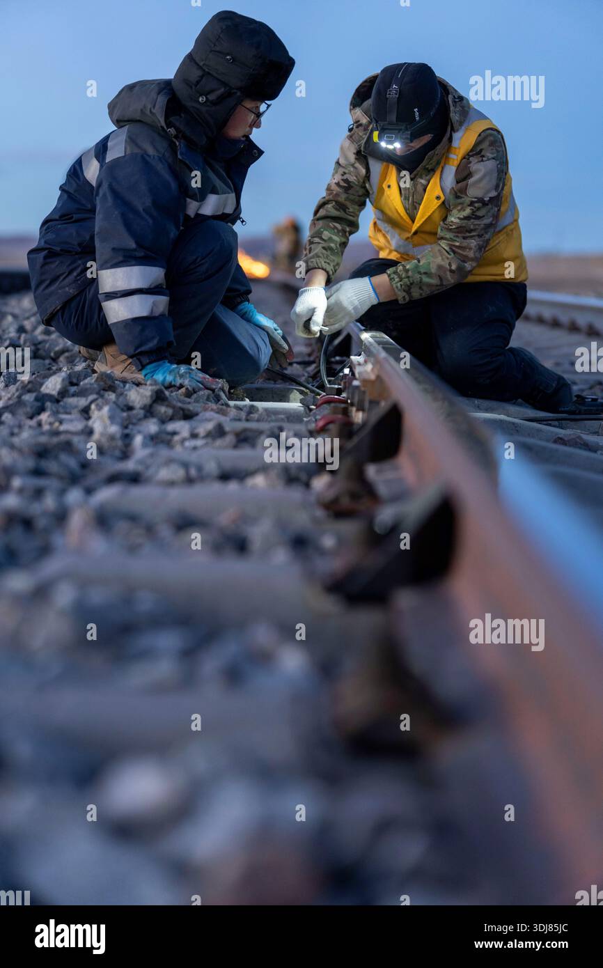(260125) -- NAGQU, Jan. 25, 2026 (Xinhua) -- Workers tidy up the jumper ...