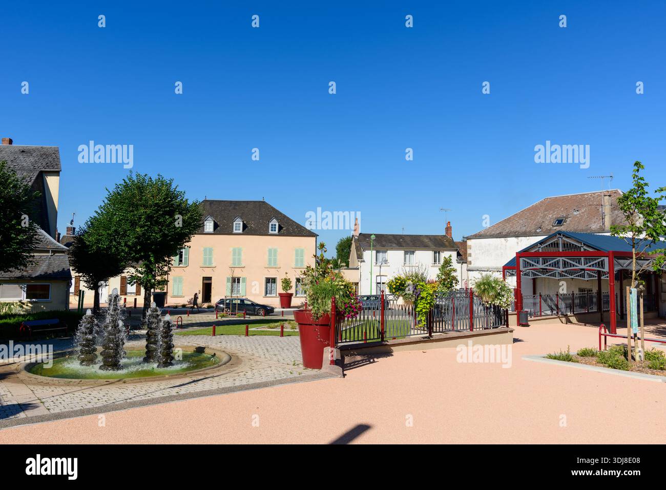 Circular stone planter covered hi-res stock photography and images - Alamy