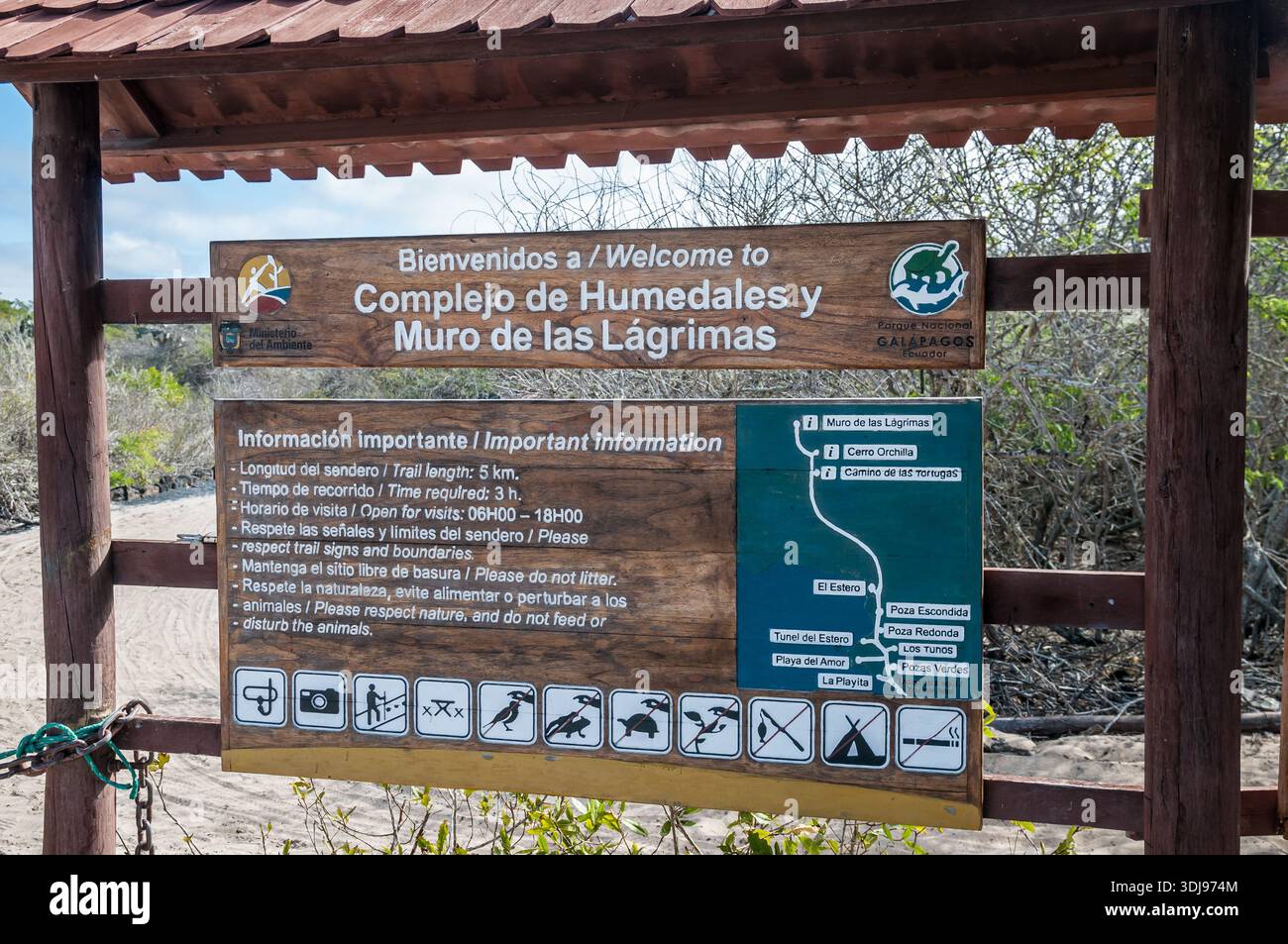 Map of the galapagos islands hi-res stock photography and images - Alamy