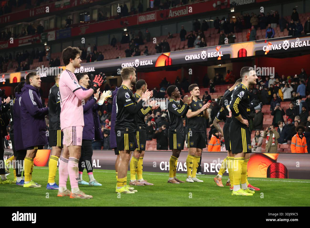 London UK 25th Jan 2026 Man Utd Players Celebrate Victory At The London Uk 25th Jan 2026 Man Utd Players Celebrate Victory At The Arsenal V Manchester United Epl Match At The Emirates Stadium London Uk On 25th January 2026 Credit Paul Live News 3DJ99C5 