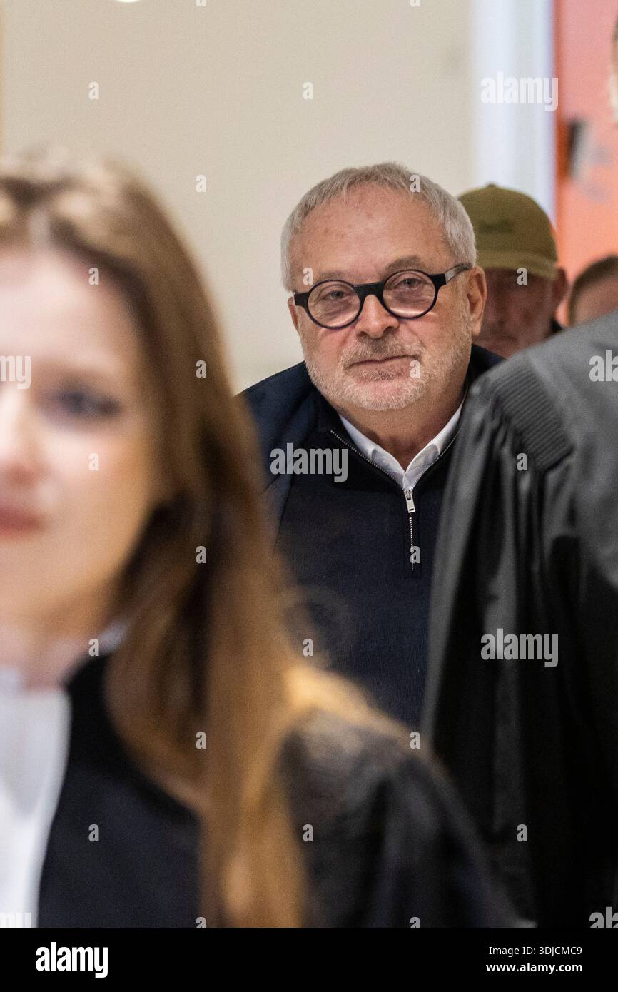 Sentor Jool Senator Joel Guerriau arrives at the Paris Criminal Court on January 26 ...