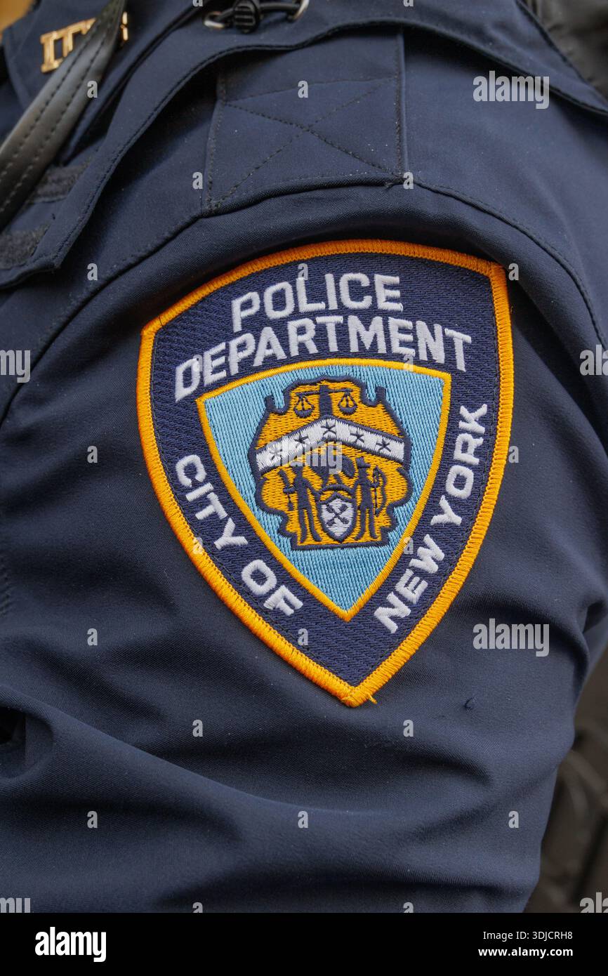 Nypd officer badge hi-res stock photography and images - Alamy