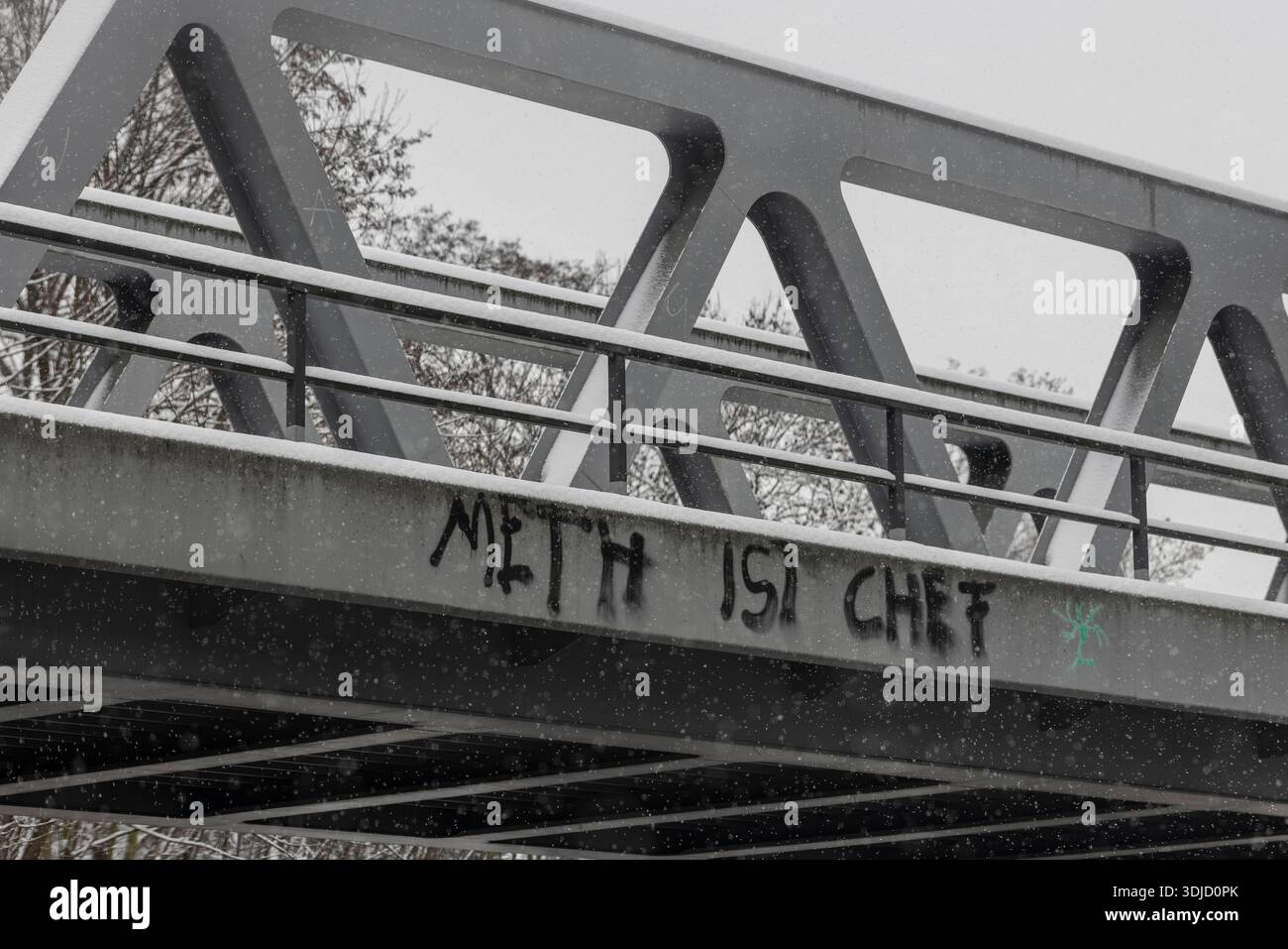 Meth ist Chef-Graffitti 26012026 - Ein Graffitti auf einer Bruecke Meth ...