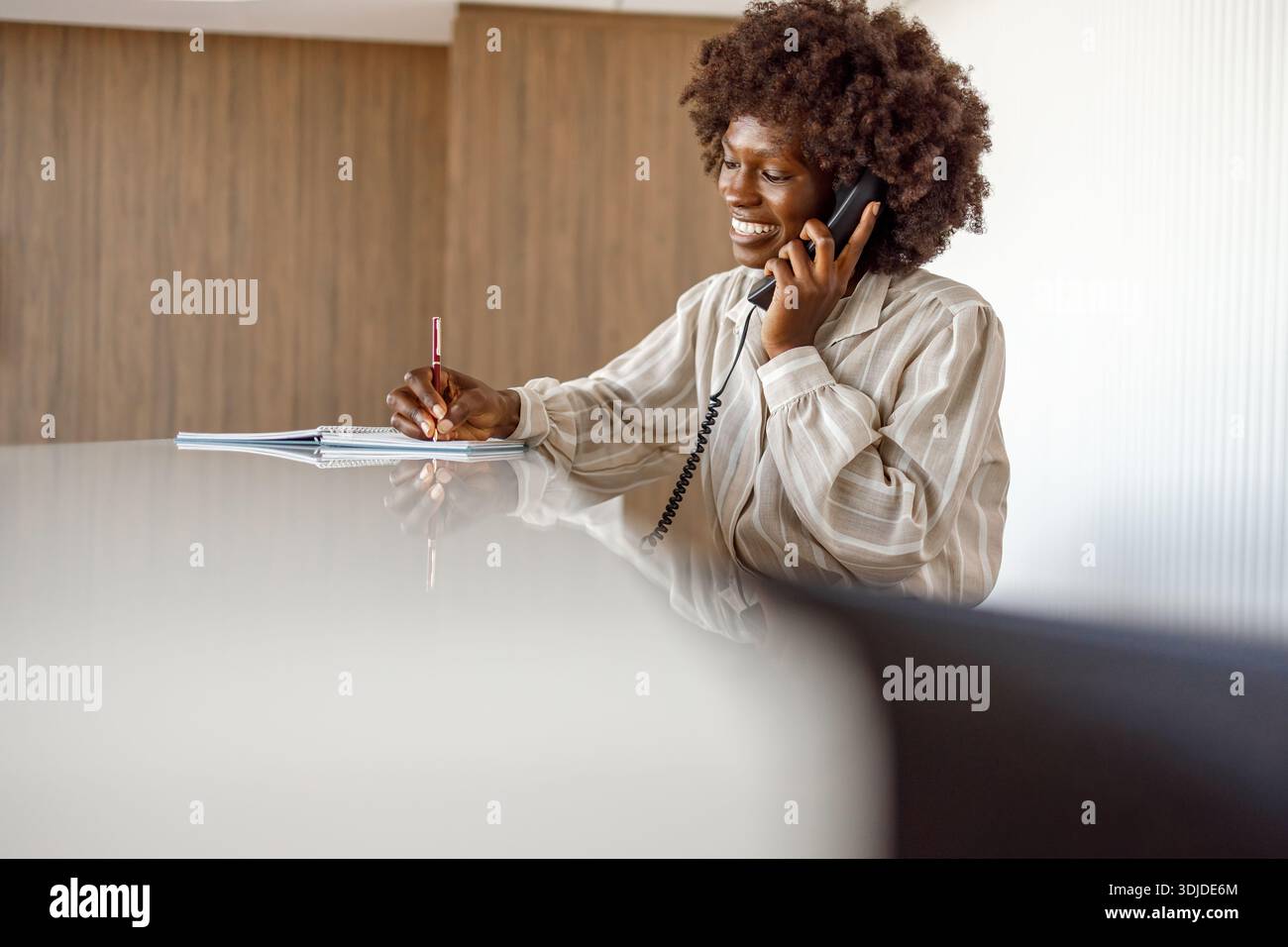 Receptionist Notes Reception desk hotel guests hi-res stock photography and images - Alamy