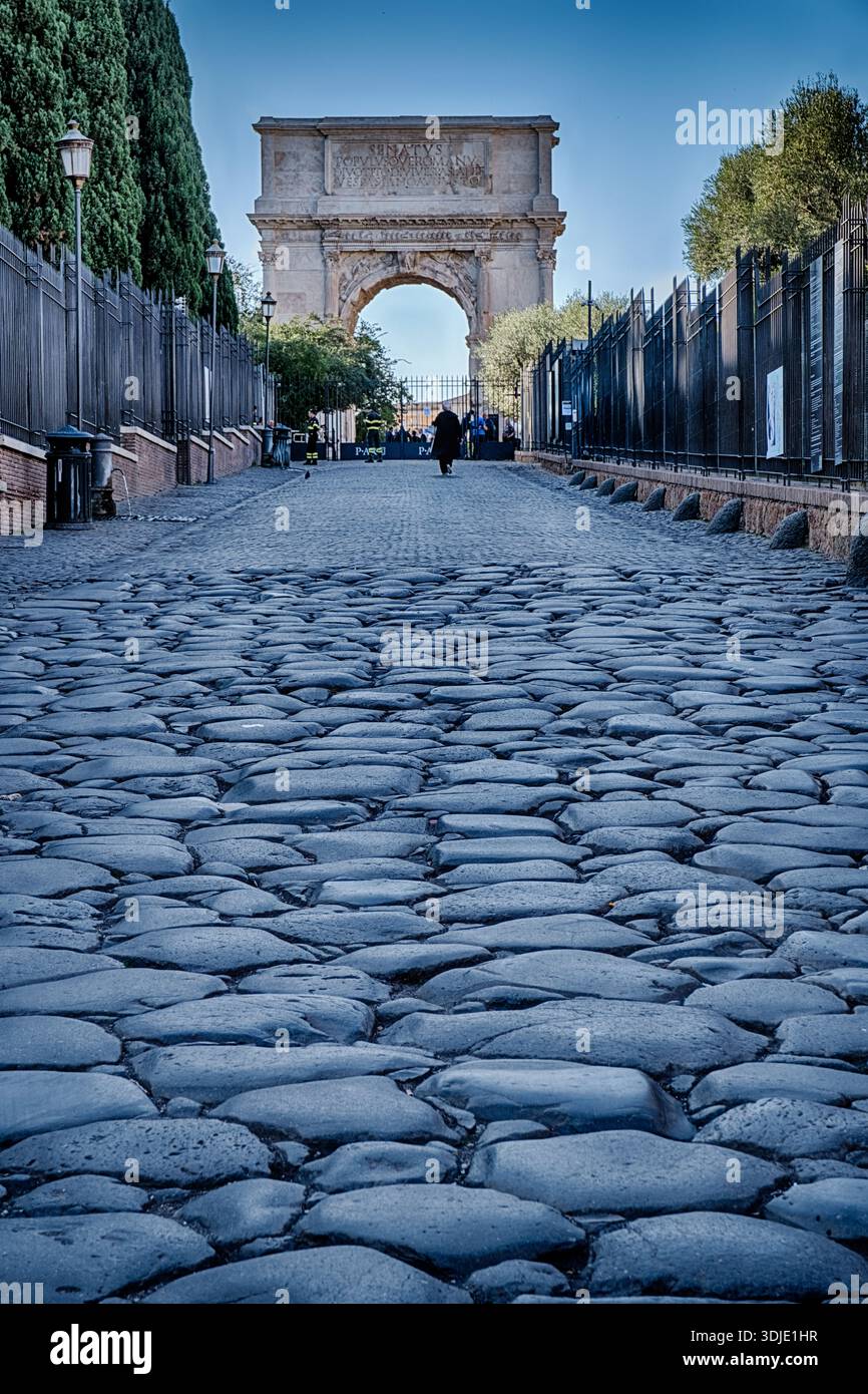Roman Viaduct Rome Old stone arch stands hi-res stock photography and images - Alamy