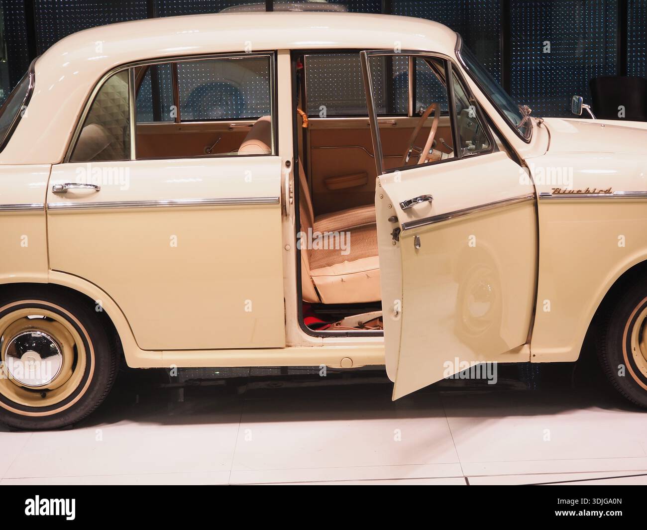 Bluebird car hi-res stock photography and images - Alamy