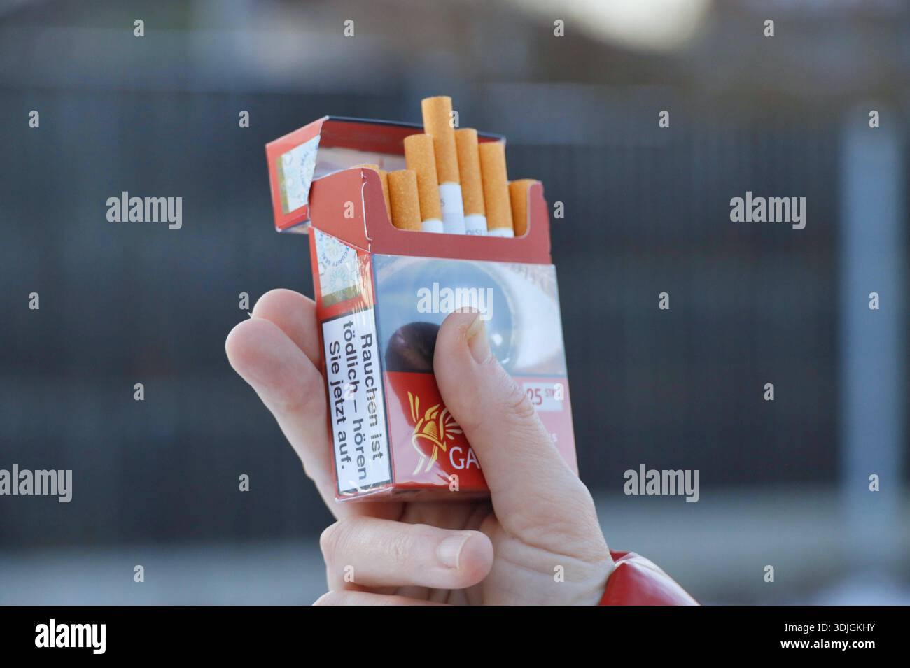 uk duty paid cigarettes Uk duty paid cigarettes hi-res stock photography and images