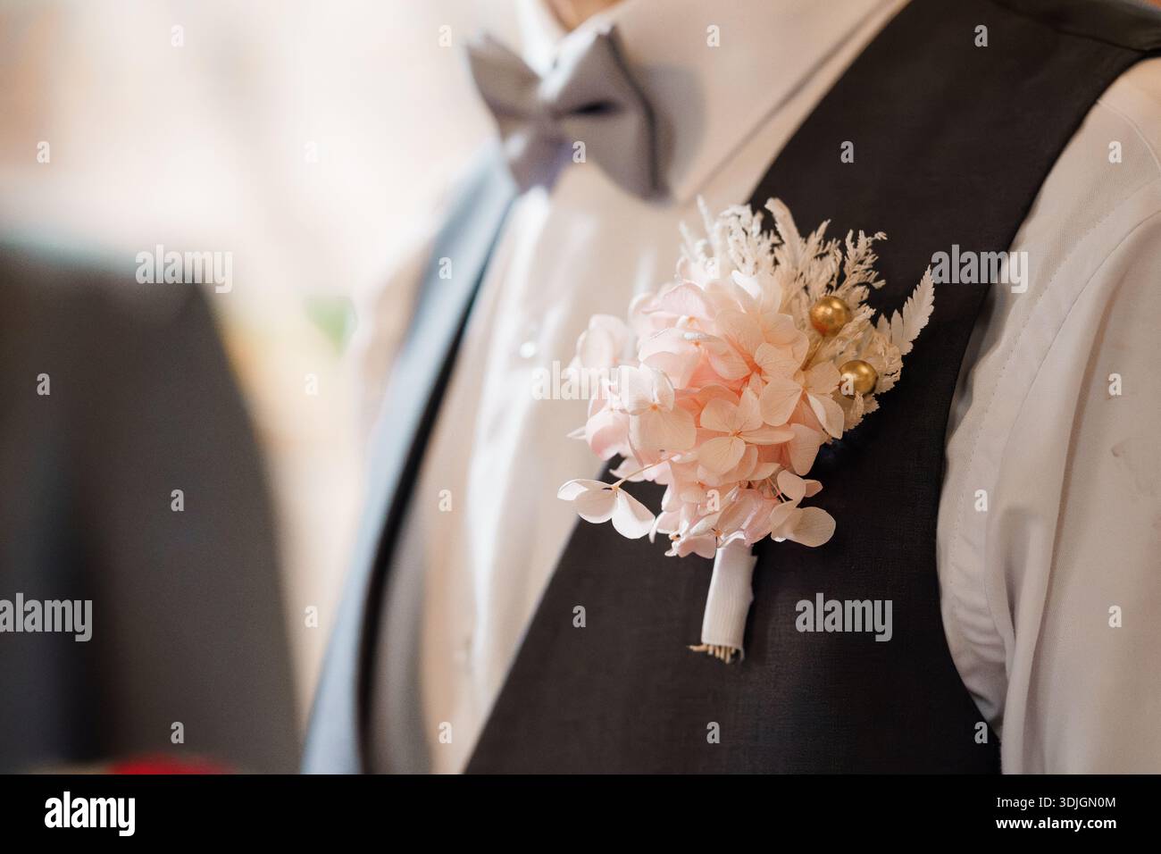 Black and gold pattern dress hi-res stock photography and images - Alamy
